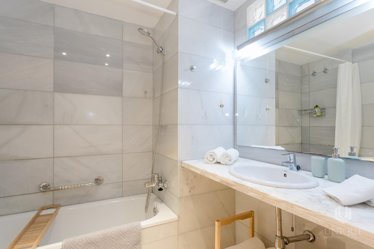 Unique Rentals - Stylish Seafront Duplex บาร์เซโลนา ภายนอก รูปภาพ